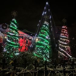 Christmas on Clark St. - A FREE EVENT & FREE PARKING! 3600 W. Clark St. has some great lights synced to the Holiday music .Christmas on Clark St.in Burbank