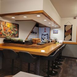 Sazanami - Interior sushi bar seating