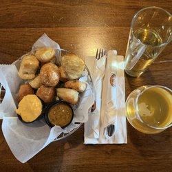 7 Monks Taproom - Pretzel bites