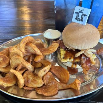 Sacred Cow Tavern - Pubs Near Me - Cedar Rapids, Iowa