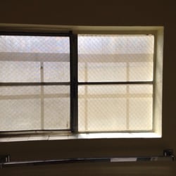 Tropics Motor Hotel - Bathroom window