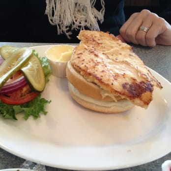 Casey's Restaurant - Rose's Chicken Sandwich - Coffee & Tea Near Me - Roseburg, Oregon