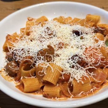 Olive Garden Italian Restaurant - Spicy Sausage and peppers Rigatoni - Italian Near Me - Mesa, Arizona Olive Garden Italian Restaurant - Spicy Sausage and peppers Rigatoni - Italian Near Me - Mesa, Arizona