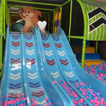 Wonderland 4 Kids - Fun slide area with ball pit - Indoor Playcenter Near Me - Burbank, California Wonderland 4 Kids - Fun slide area with ball pit - Indoor Playcenter Near Me - Burbank, California