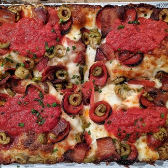 8Mile Detroit Style Pizza - Belle Province - Pizza Near Me - Toronto, Ontario