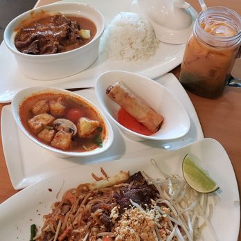 Supreme Thai Bistro - Pad Thai & Panang Curry  w/ Soup & Vegetable Egg Roll Thai Iced Tea - Thai Near Me - Chantilly, Virginia