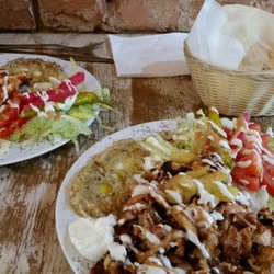 Humus & Baba: Ghanoush - Halumi und Schawarma Teller
