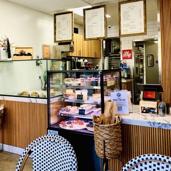 Le Saint Honore - The front of the cafe - Bakeries Near Me - Dana Point, California