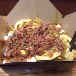 Chili Cheese N' Bacon Poutine
