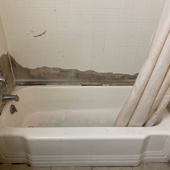 Budget Inn - The bathrooms in one of the motel rooms. - Hotels Near Me - Hayti, Missouri Budget Inn - The bathrooms in one of the motel rooms. - Hotels Near Me - Hayti, Missouri