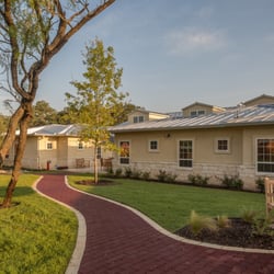 Bader House - Secure, expansive backyard with wandering paths designed for those who use walkers and wheelchairs.