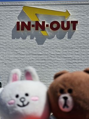 In-N-Out Burger by null