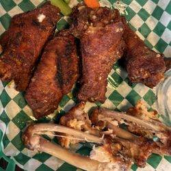 Lucky’s Bar & Grill - Decker style buffalo wings