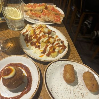 Tapeo - Tapas Bars Near Me - Barcelona, B