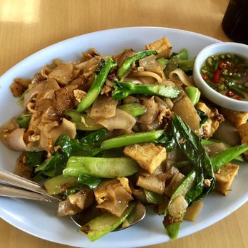 Treasure Pot Thai Restaurant - Pad see ew with tofu and side of Thai chilies in fish sauce - Thai Near Me - Paramount, California Treasure Pot Thai Restaurant - Pad see ew with tofu and side of Thai chilies in fish sauce - Thai Near Me - Paramount, California