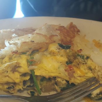 Dixie Belle's Cafe - Veggie omlette and hash browns - Breakfast & Brunch Near Me - Orlando, Florida