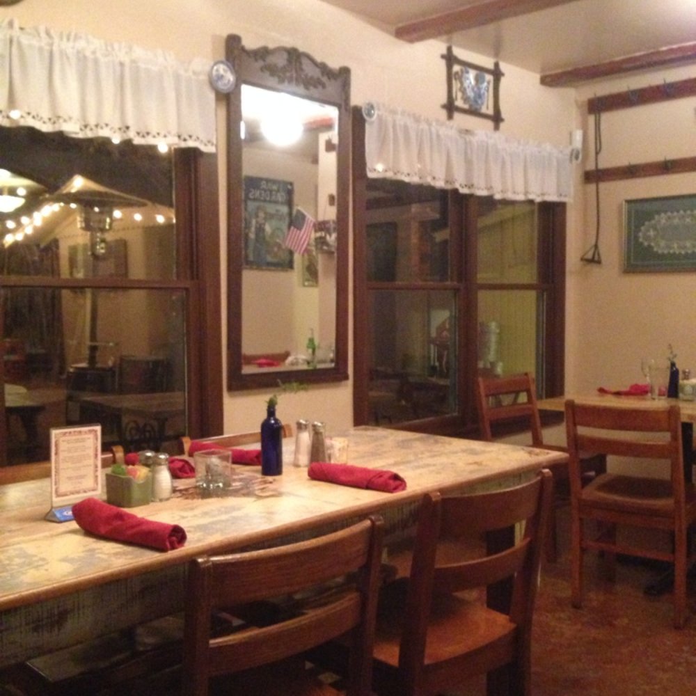 Backyard Bistro - Great atmosphere - American Near Me - Pipe Creek, Texas