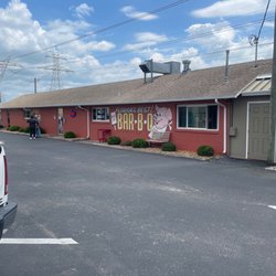 Bigun's Bar-B-Que - Outside