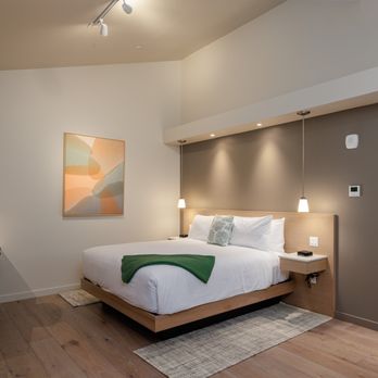 The Village Inn - Hotels Near Me - Eastsound, Washington