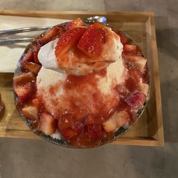 Strawberry milk shaved ice