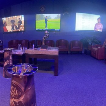 Venice Cigar Lounge - Seating - Cigar Bars Near Me - Venice, Florida