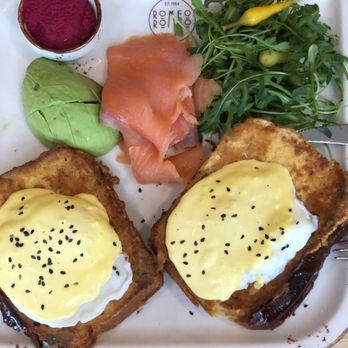 Romeo Romeo - Eggs Benedict w/ salmon - Italian Near Me - Cologne, NW