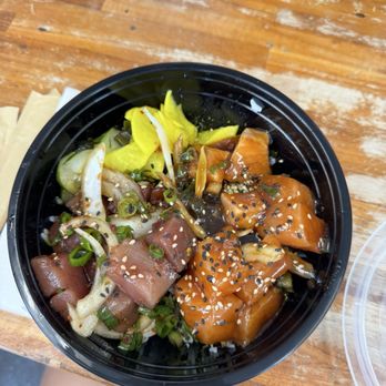 HanaPa'a Market - poke bowl- shoyu ahi, oyster sauce salmon - Seafood Near Me - Honolulu, Hawaii