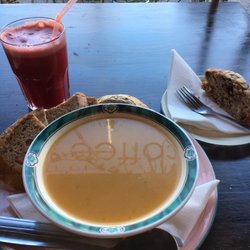Battery Park - 'detoxifyer', sweet potato-coconut-chilli soup & banana walnut loaf, delicious!