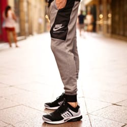 Urban Jungle Sevilla - Pantalones Internationalist y zapatillas Presto. La combinación perfecta de Nike.