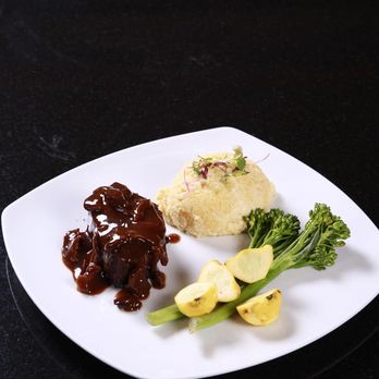 Elements Restaurant & Bar - One of my favorites, the Filet Mignon with mashed potatoes and grilled vegetables. - American Near Me - Monrovia, California