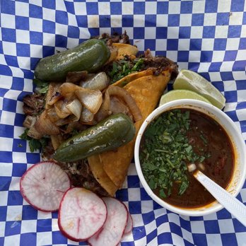 Las Garnachas - Birria Quesataco - Food Trucks Near Me - Kirkland, Washington