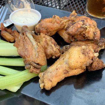 Rotten Ralph's Pub & Eatery - Salt and lemon pepper wings - American Near Me - Philadelphia, Pennsylvania