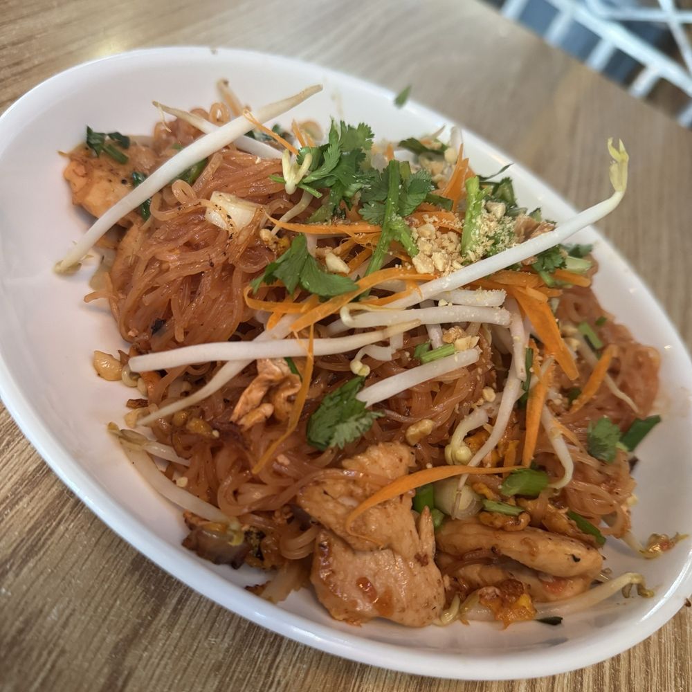 Chan's Thai Cuisine - Pad Thai - Thai Near Me - Visalia, California