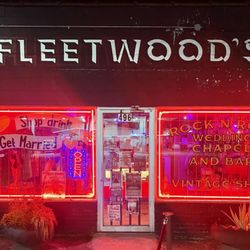 Fleetwood's - Front at night