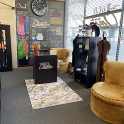 The Walk-In Closet Clothing Boutique - Boutique