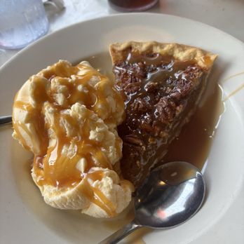 Blues City Cafe - Pecan Pie a la mode - Southern Near Me - Memphis, Tennessee