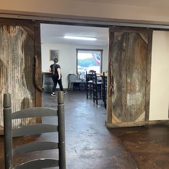 Limestone Grille - American Near Me - Mt Vernon, Kentucky