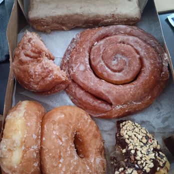 Stan's Donut Shop - 2/19/25. Glazed, chocolate w/ nuts, cinnamon roll, strawberry buttermilk, & maple bar. Textures & flavors like Randy's Donuts! - Donuts Near Me - Santa Clara, California Stan's Donut Shop - 2/19/25. Glazed, chocolate w/ nuts, cinnamon roll, strawberry buttermilk, & maple bar. Textures & flavors like Randy's Donuts! - Donuts Near Me - Santa Clara, California