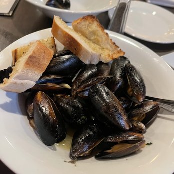 Monroe’s Restaurant - Mussels in a white wine sauce - American Near Me - Westbury, New York Monroe’s Restaurant - Mussels in a white wine sauce - American Near Me - Westbury, New York