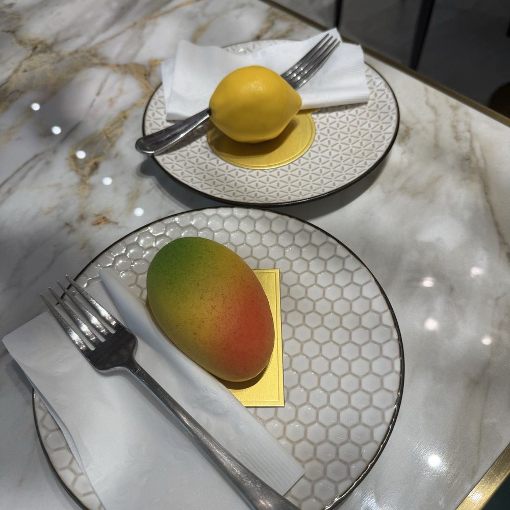 Mango mouse, lemon mouse cake Mango mouse, lemon mouse cake