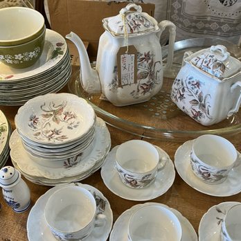 The Hive - Tempting tea set. - Antiques Near Me - New Hamburg, New York The Hive - Tempting tea set. - Antiques Near Me - New Hamburg, New York