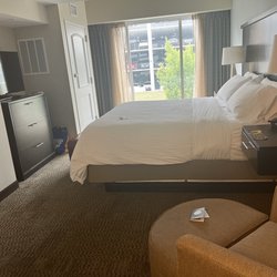 Staybridge Suites Des Moines Downtown - Bedroom
