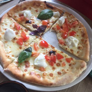 Nonna Lina - Caprese pizza - Pizza Near Me - Ålesund, 15