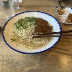 Sophie's Noodle House - Fried chicken noodle