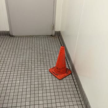 Ross Dress for Less - Should be outside keeping people away until they clean, disgusting - Department Stores Near Me - Aventura, Florida