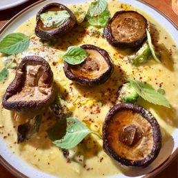 Shiitake mushrooms with creamy corn base and shisito peppers Shiitake mushrooms with creamy corn base and shisito peppers
