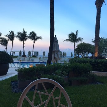 Four Seasons Resort Palm Beach - Dinner by pool - Resorts Near Me - Palm Beach, Florida Four Seasons Resort Palm Beach - Dinner by pool - Resorts Near Me - Palm Beach, Florida
