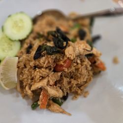 Spicy Thai fried rice with chicken