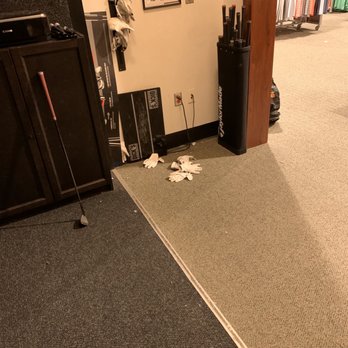 DICK'S Sporting Goods - Nobody picking anything up - Sporting Goods Near Me - Santa Clarita, California DICK'S Sporting Goods - Nobody picking anything up - Sporting Goods Near Me - Santa Clarita, California