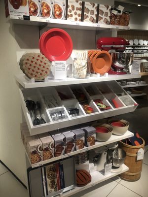 Crate & Barrel by null